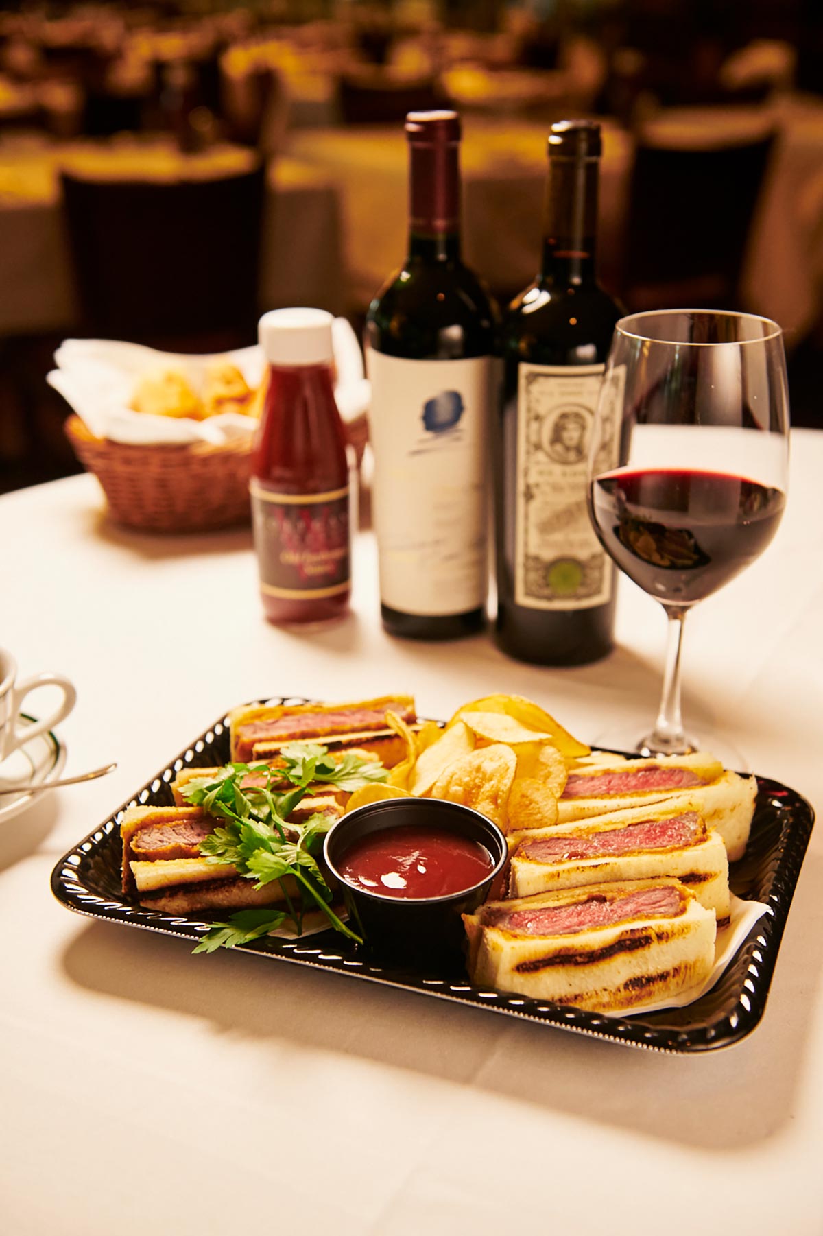 ウルフギャング・ステーキハウス プライム熟成サーロインカツサンドウィッチ300g