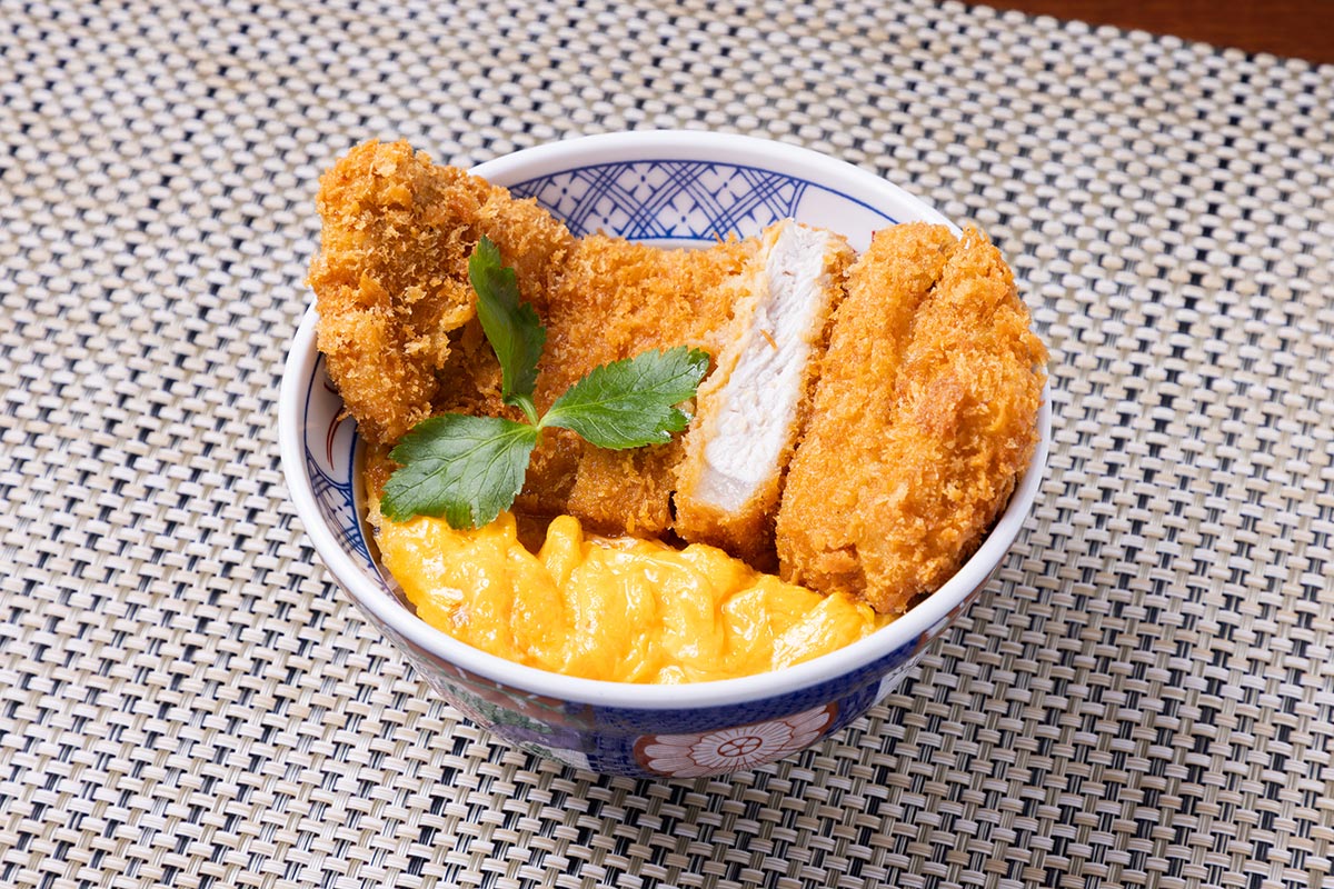 #カツ丼は人を幸せにする #とじないカツ丼(並) 国産桃豚140g