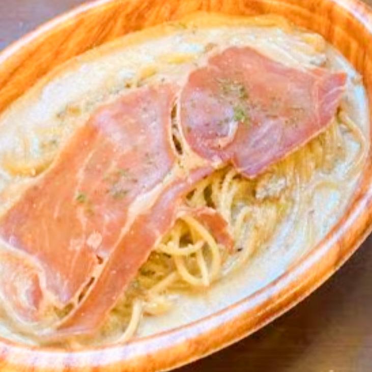 トラットリア シェ ラパン 人気！生ハムとポルチーニ茸のチーズクリームソース スパゲッティ