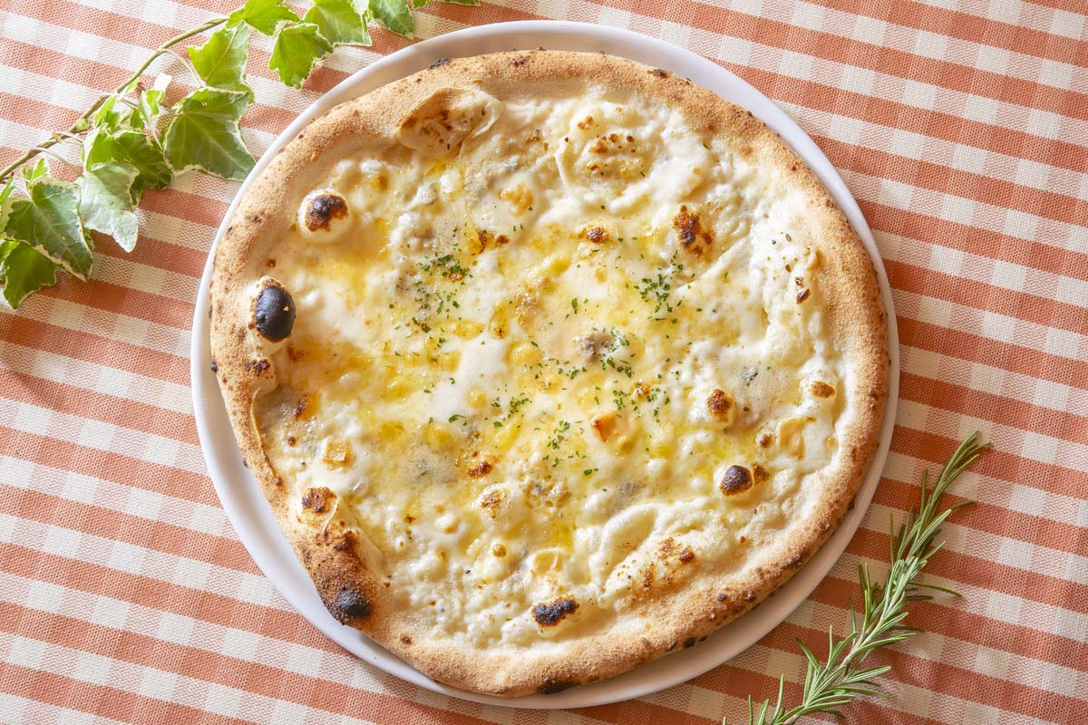 マンマパスタ フォルマッジョ(チーズソーズのピッツァ)