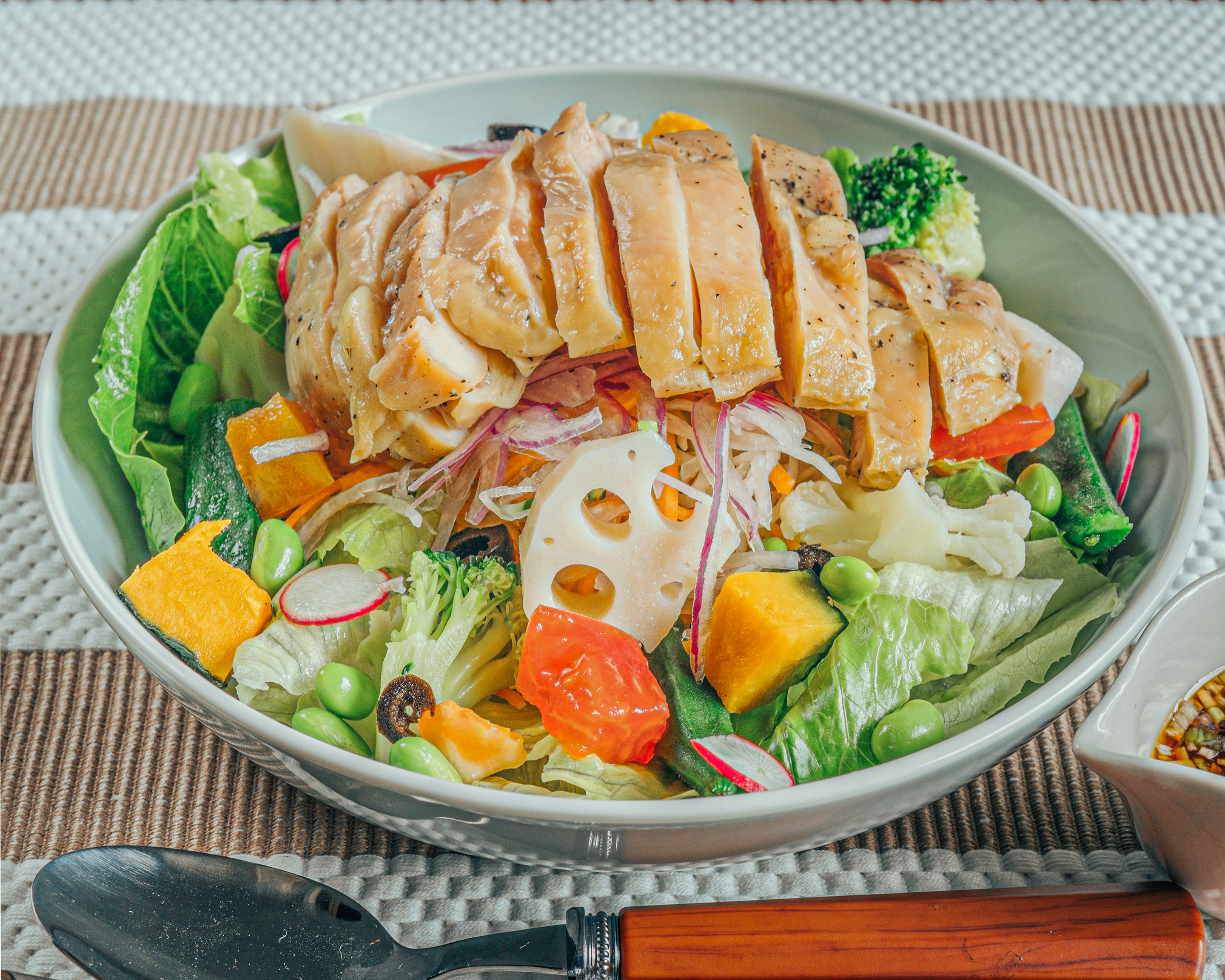 高たんぱく・糖質制限カオマンガイ 東京鶏飯食堂 野菜たっぷりサラダカオマンガイ(もも肉) Salad Khaomangai(Thigh)