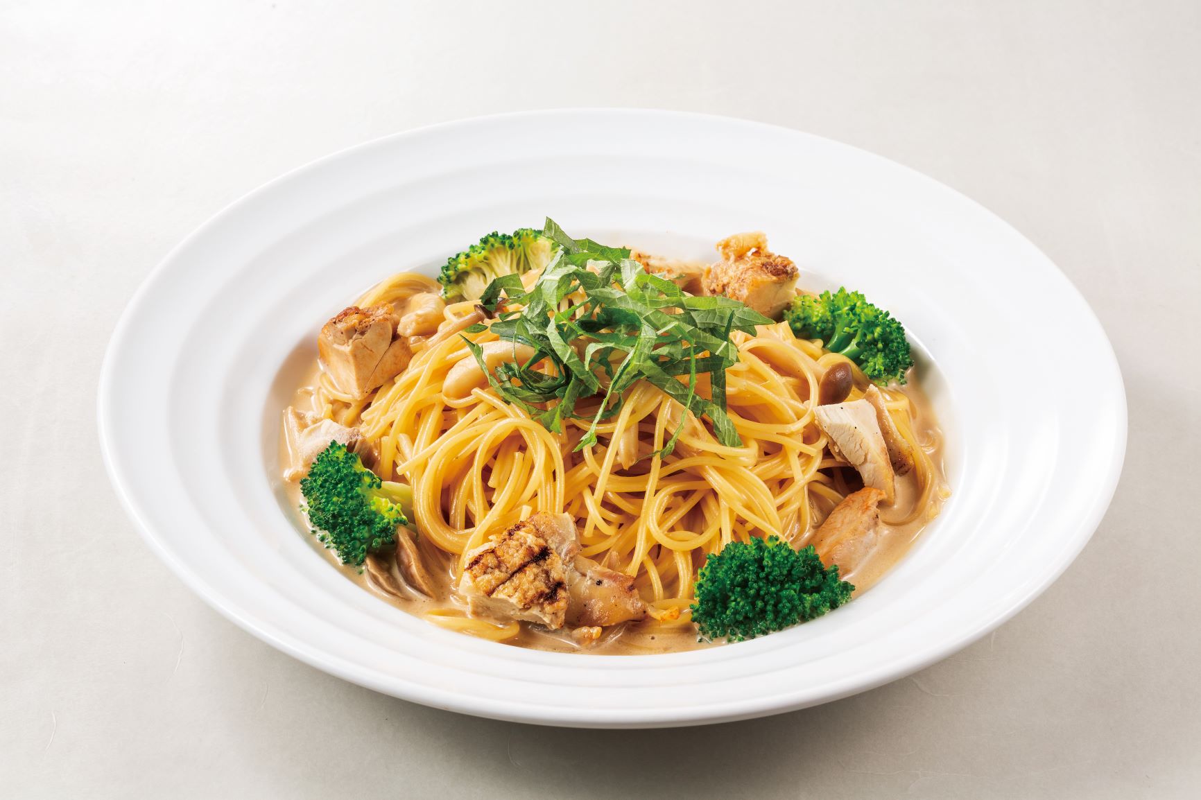 タパス&タパス人気No.4 グリルチキンとブロッコリーの九州醬油クリームソース