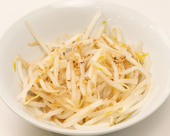 トクベツ。 自家製塩ドレの茹でモヤシ