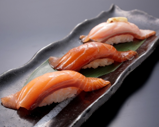 板前寿司 サーモン3貫にぎり Salmon Nigiri 3 pieces