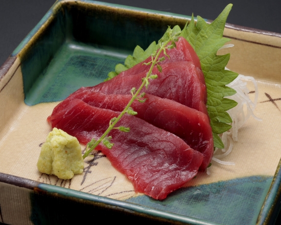 板前寿司 天然本まぐろ 赤身刺身(4切) Fresh Wild Bluefin Tuna Sashimi(4 pieces)