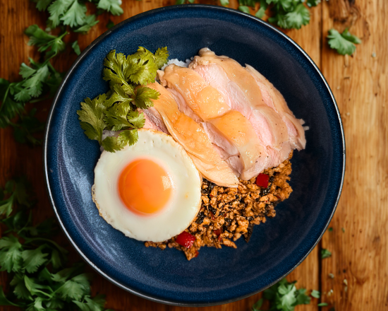 からだ喜ぶ！東京カオマンガイ ジューシーもも肉カオマンガイ＆ガパオライス Khao Man Gai(Chicken Thigh) ＆ Gapao Rice