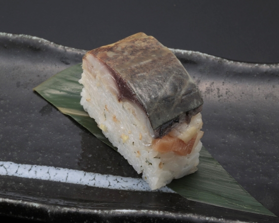 板前寿司 板前特製サバ棒寿司～昆布乗せ～(1貫)Broiled Mackerel Sushi with sweet kelp (1 piece)
