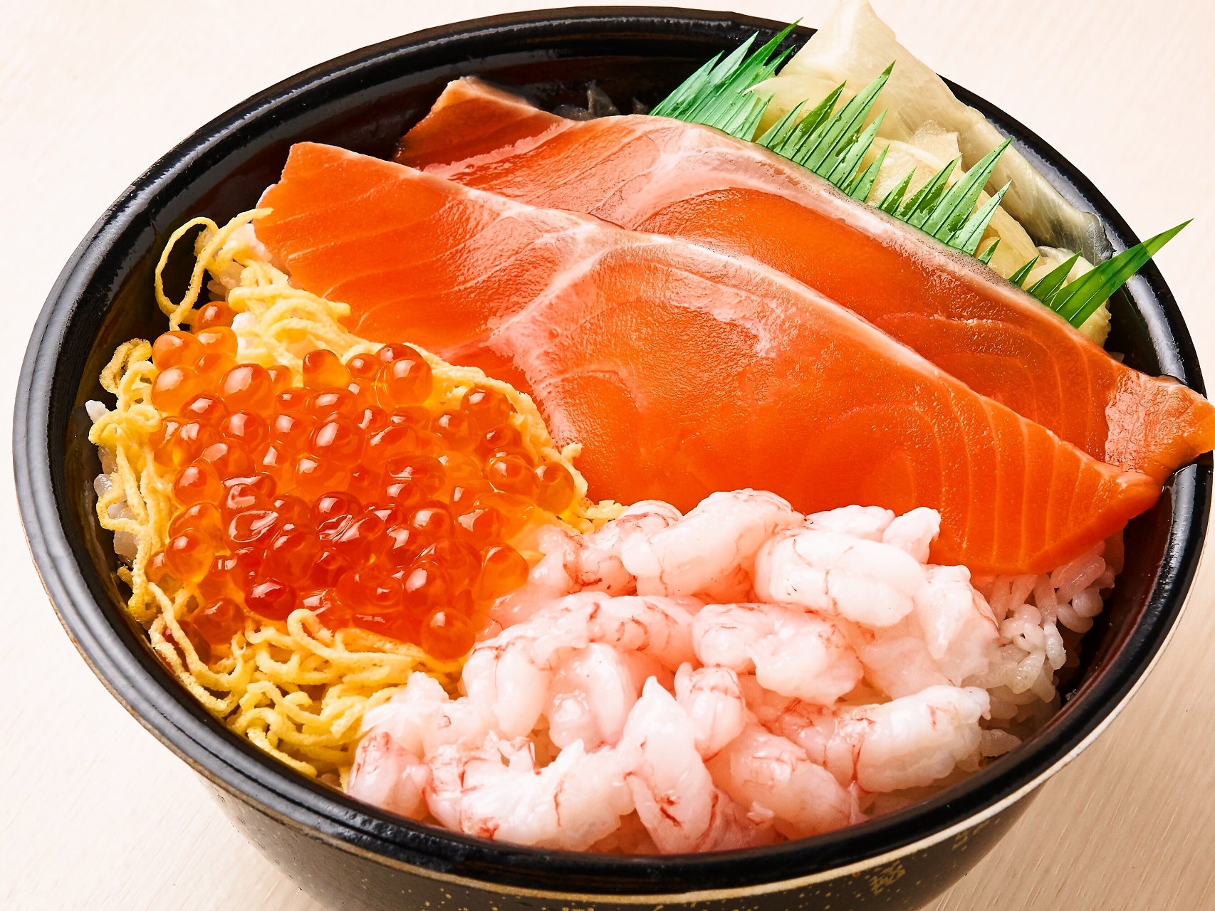 魚丼 サーモンいくら甘エビ丼(93)