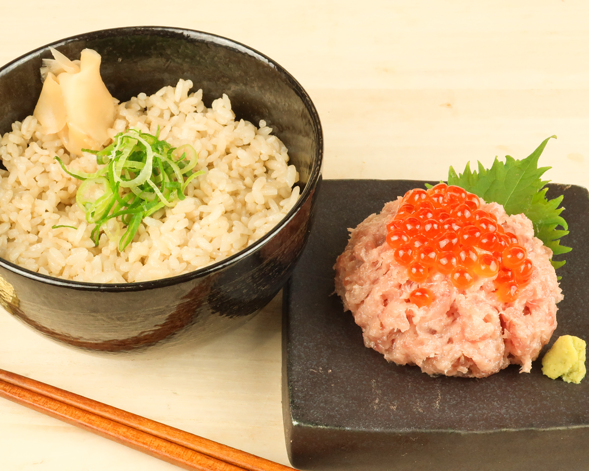いくら丼専門店 赤いキャビア [別盛り] 山盛り ねぎとろ・いくら丼