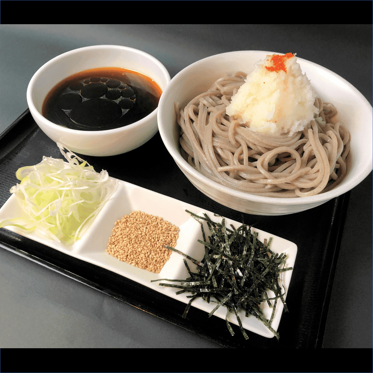 なぜ蕎麦にラー油を入れるのか。 辛味おろしもりそば