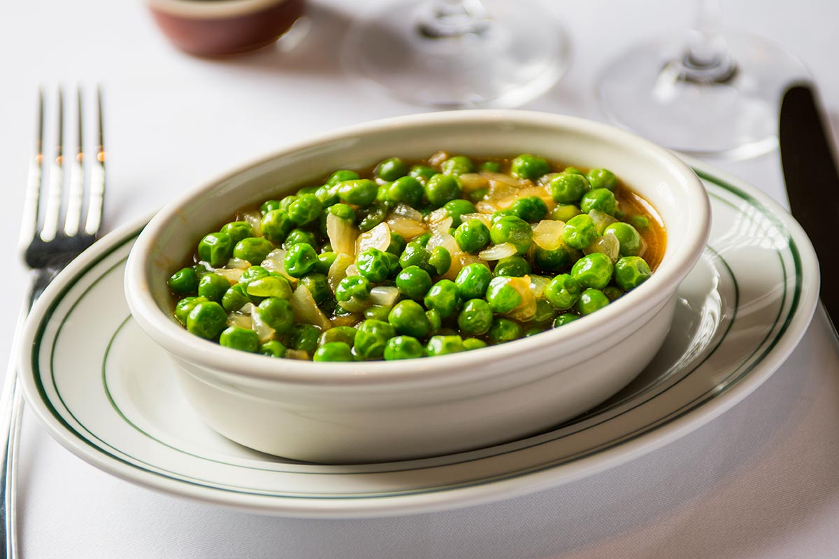 ウルフギャング・ステーキハウス グリンピースとオニオンのソテー