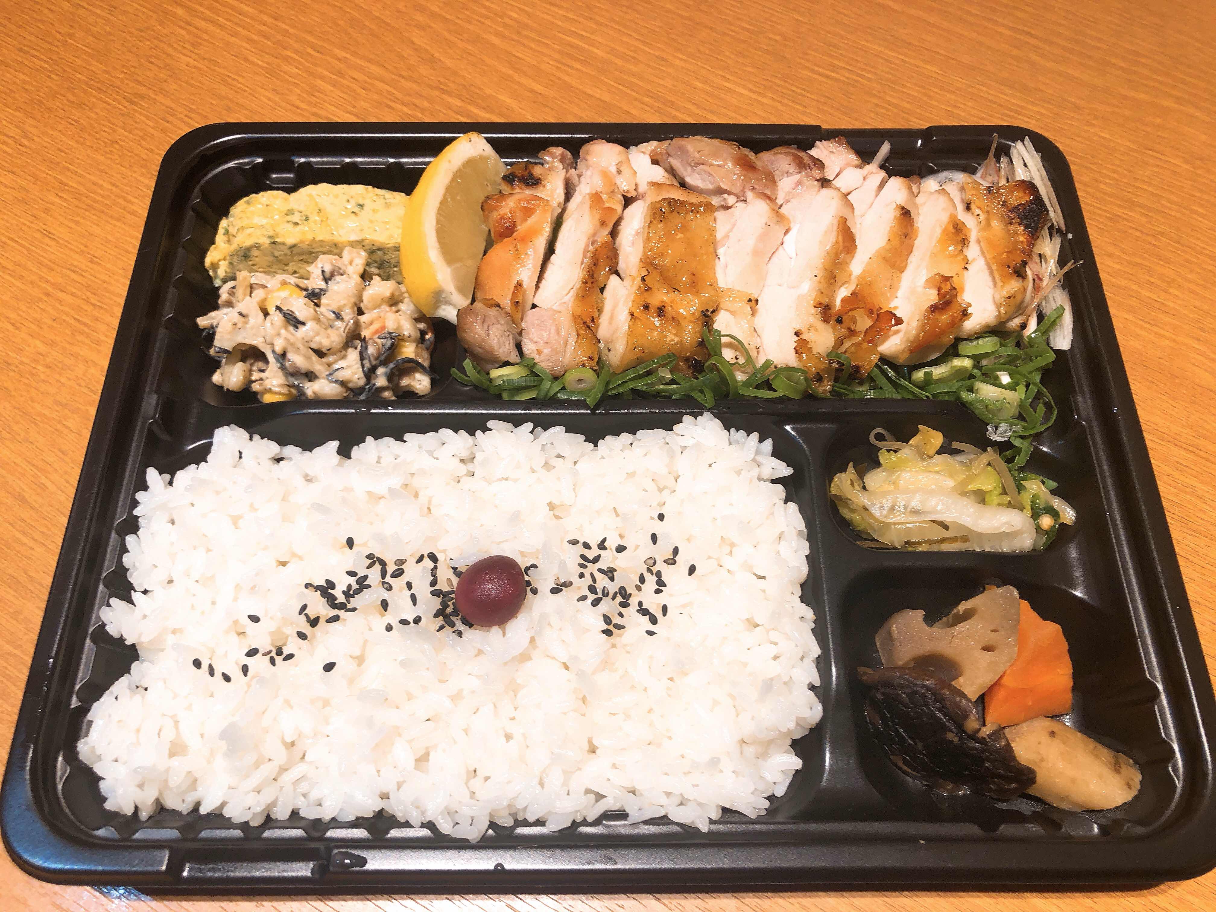 土佐清水ワールド 四万十鶏の藁焼き弁当