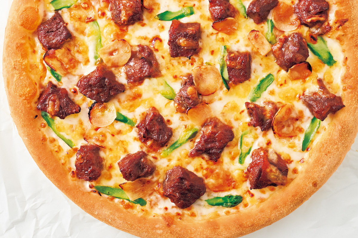 青森県産にんにく香る 牛ハラミの角切りステーキピザ(Mサイズ)