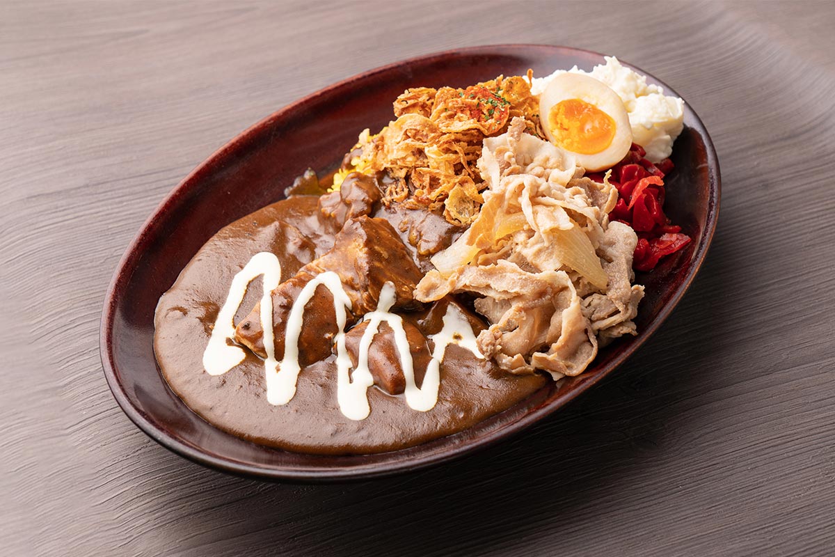 カレーは飲み物。 豚のスタミナ焼きのせ黒い肉カレー