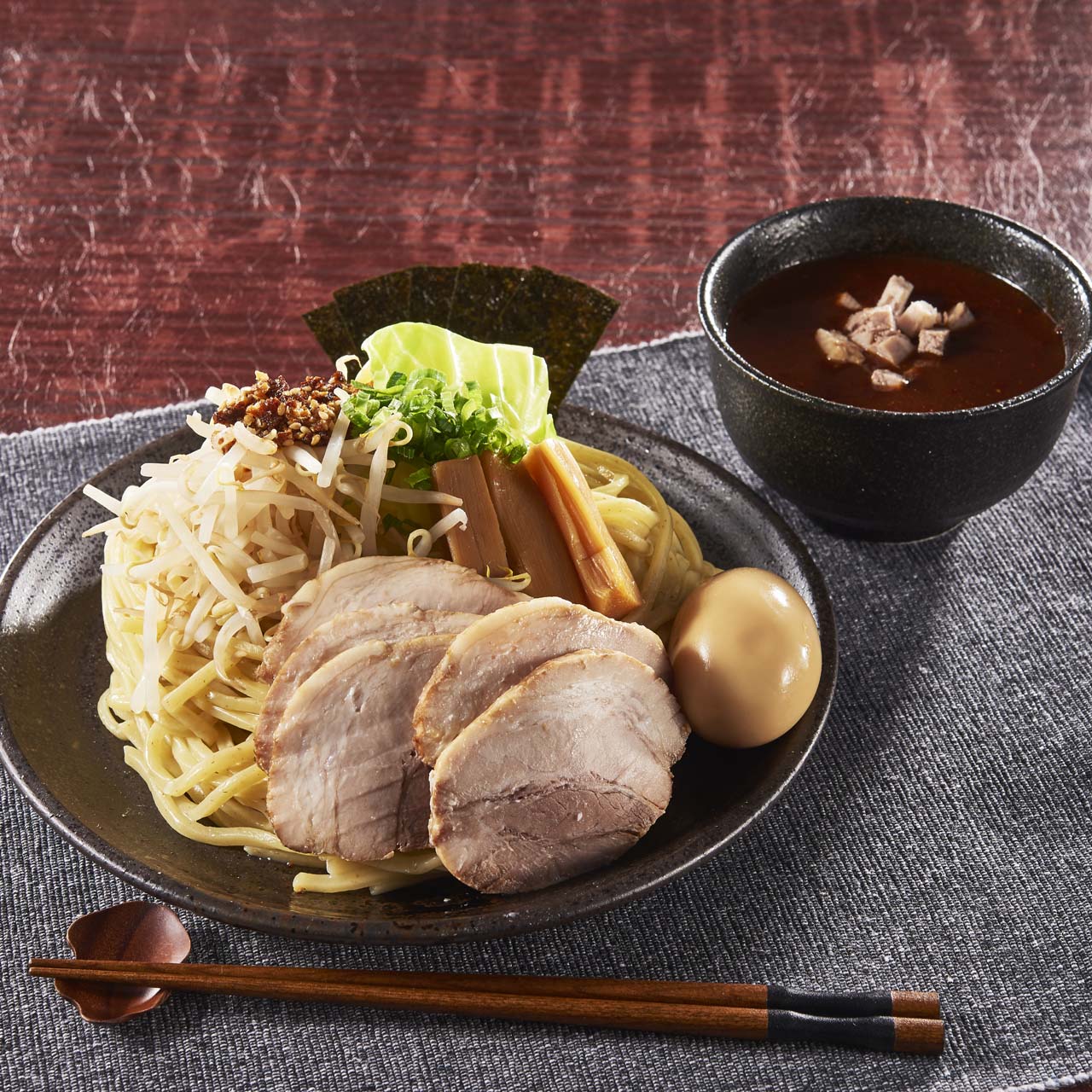 麺500g！！魚介豚骨の極太辛味噌つけ麺【チャーシュー5枚・味玉】