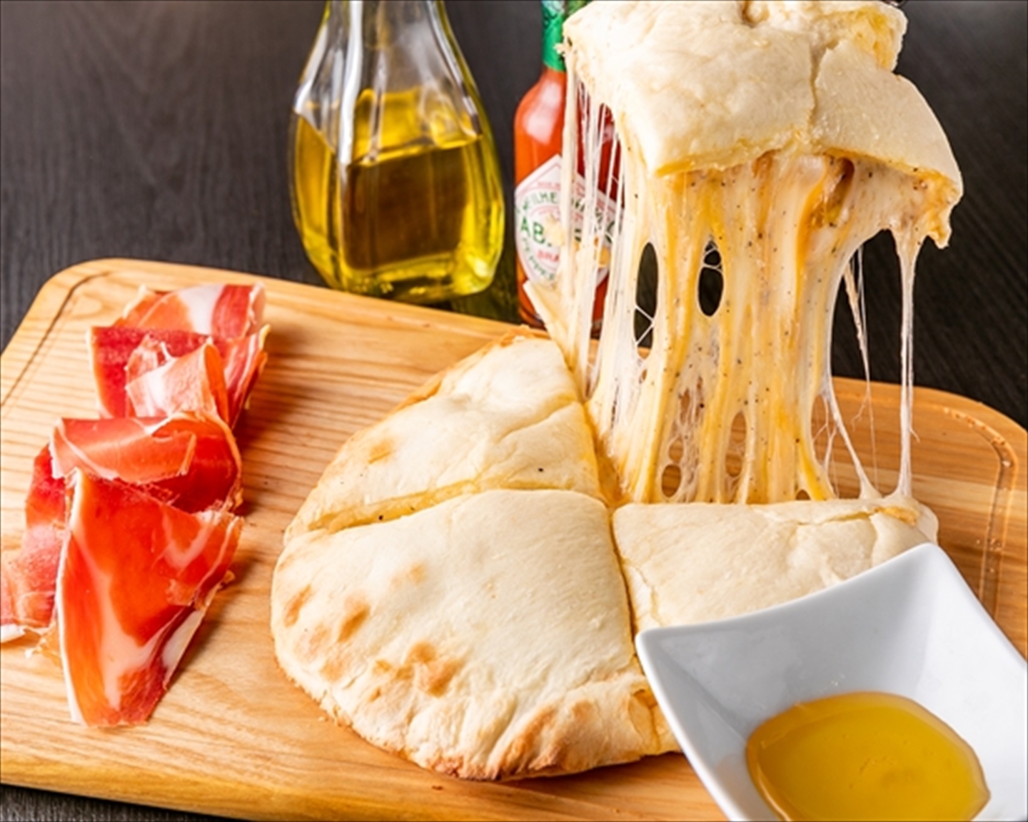 アジアンダイニングバー SAPANA(サパナ) 《絶品》チーズナン！