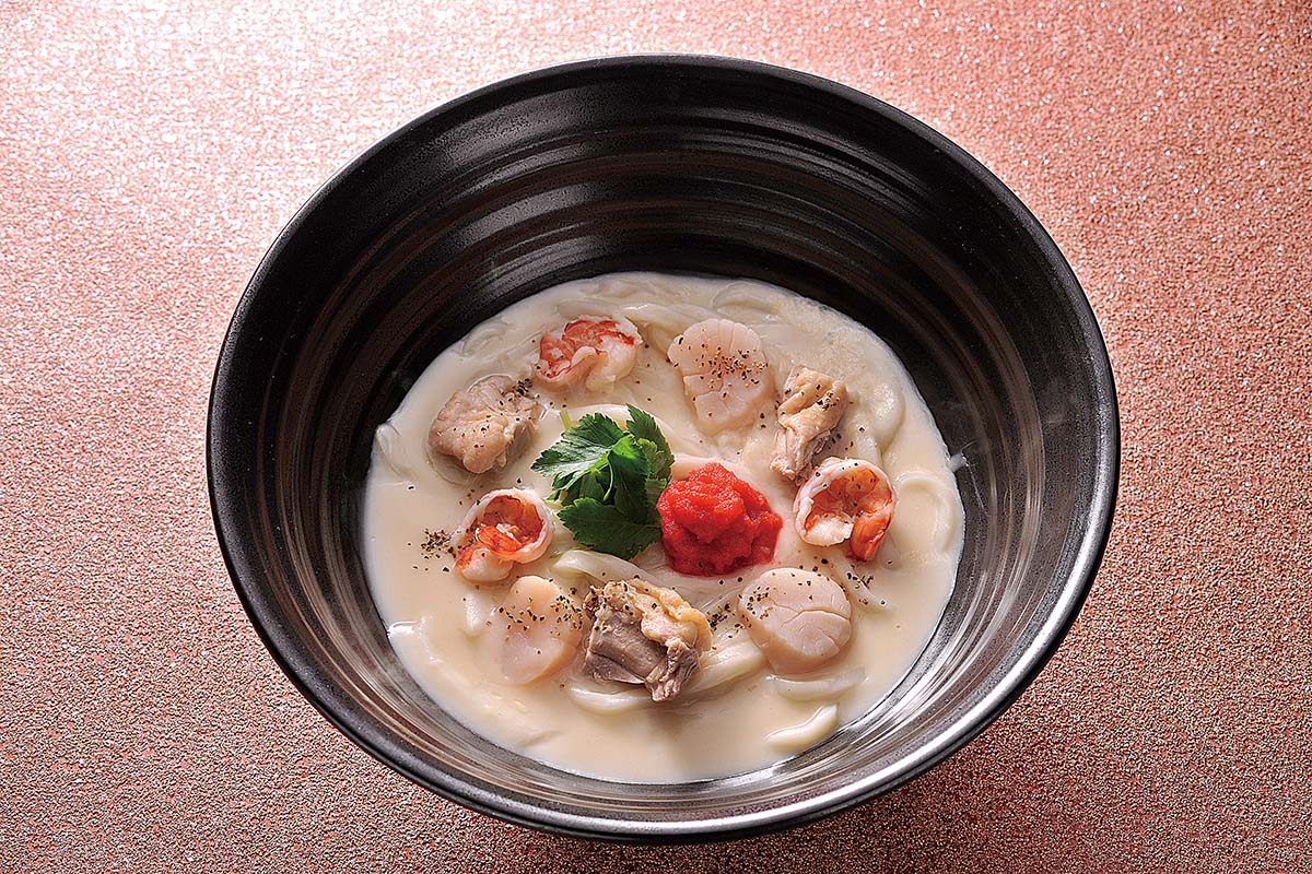 つるとんたん 海老、鶏肉、明太子、貝柱 クリーム三昧のおうどん