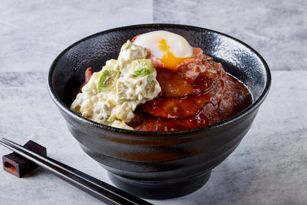 濃厚ローストビーフとハラミ丼「タルビー」 【女性人気】温玉アボカドタルタルローストビーフ丼 Avocadotartar Soft-Boiled Egg Roast Beef Bowl