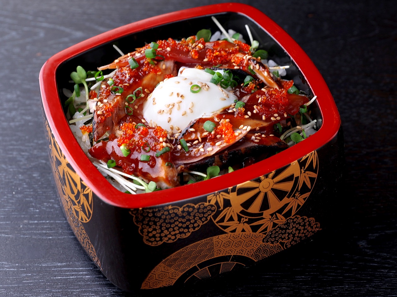 柿家すし 鰹のユッケ重