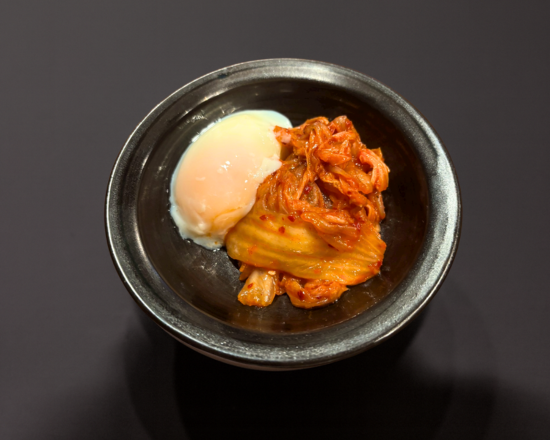 からだ喜ぶ！東京カオマンガイ 温玉韓国キムチ Kimchi with Soft-Boiled Egg