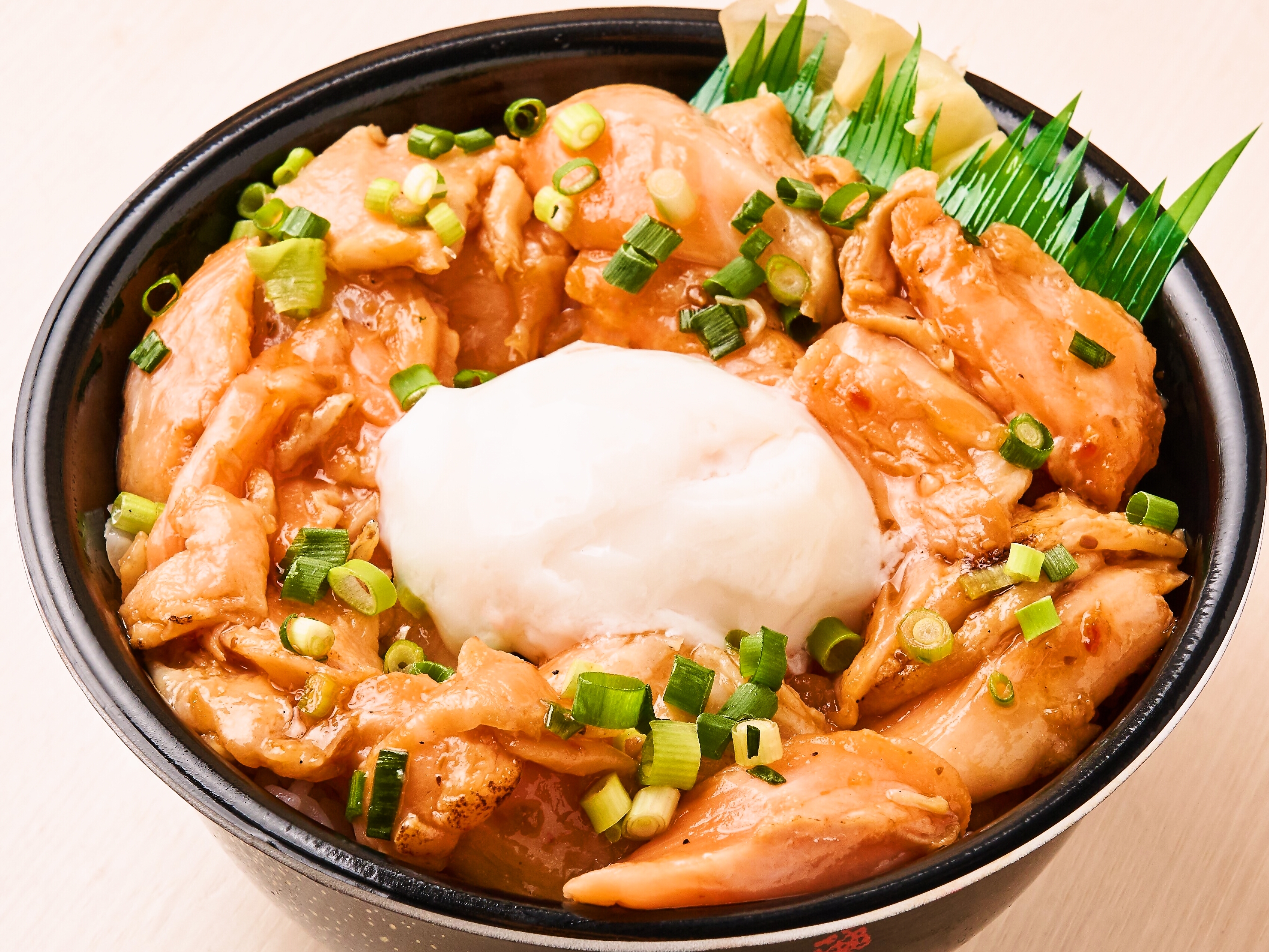 魚丼 サーモンユッケ丼 (69) ★温玉別容器  Salmon Yukhoe Rice Bowl