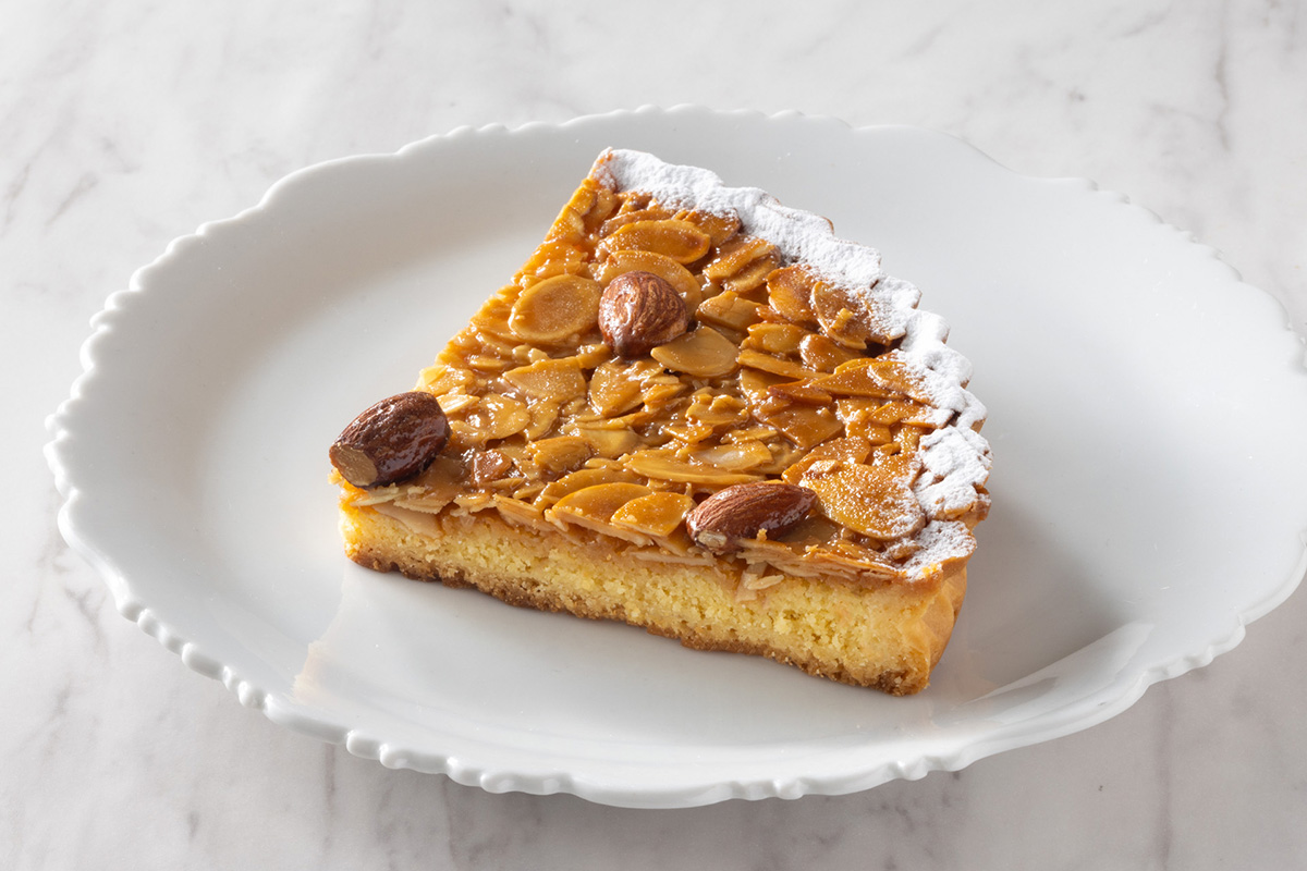 フロプレステージュ アーモンドのフロランタンタルト(カット)