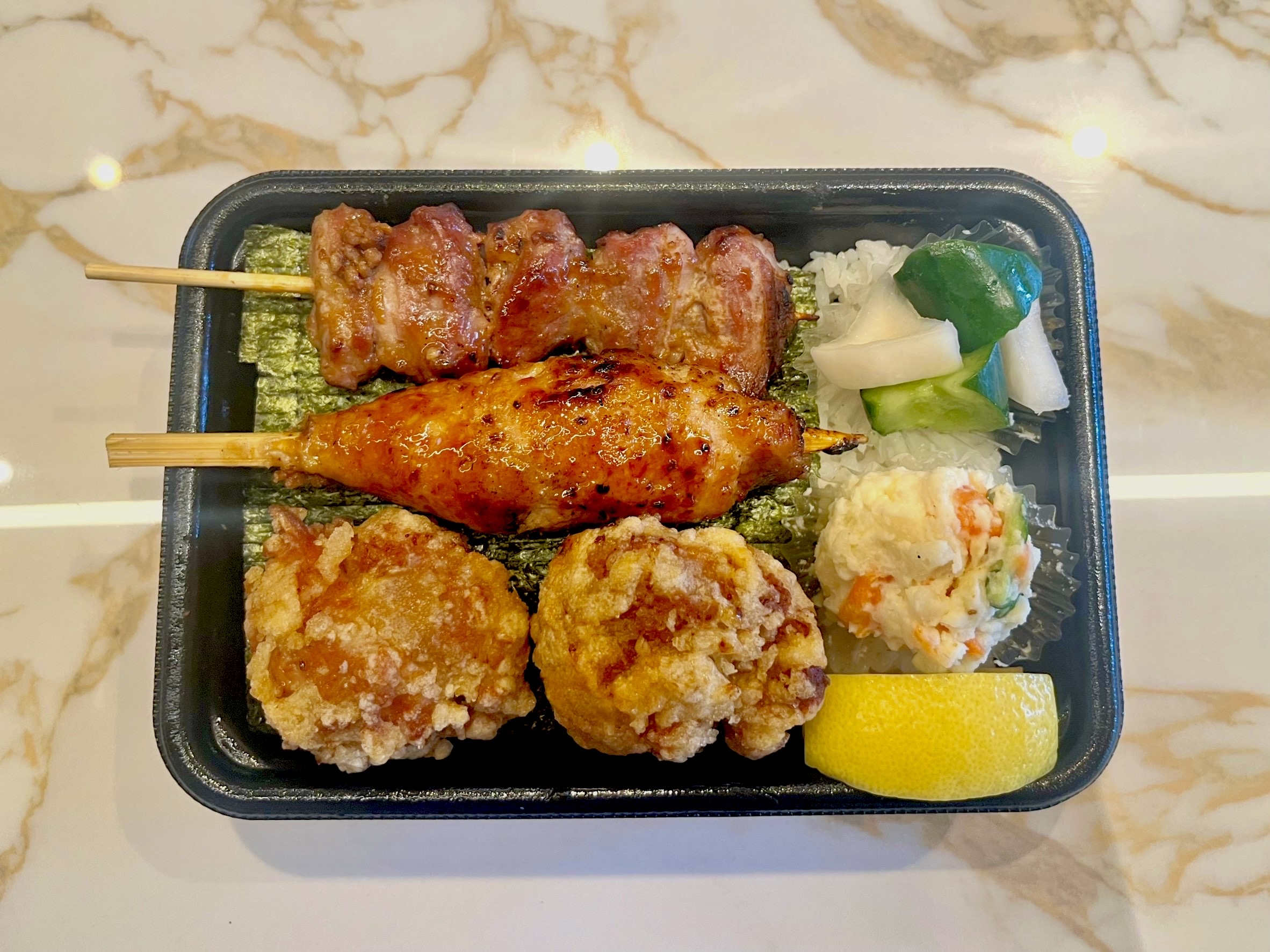 やきとん ひなた 唐揚げやきとんDX弁当