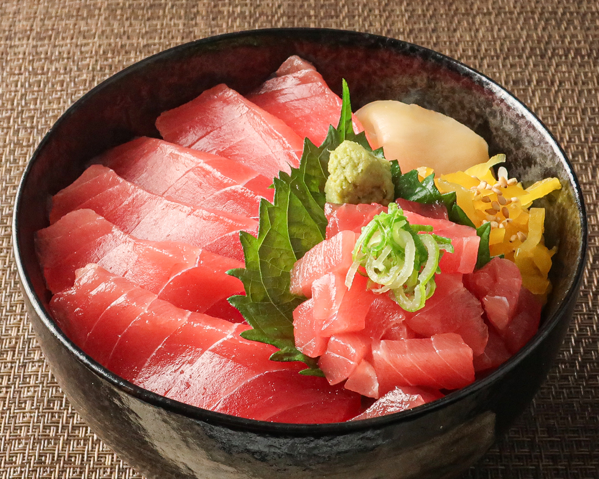 職人のシャリで食べるまぐろ丼 まぐろ近衛 王道の鉄火丼