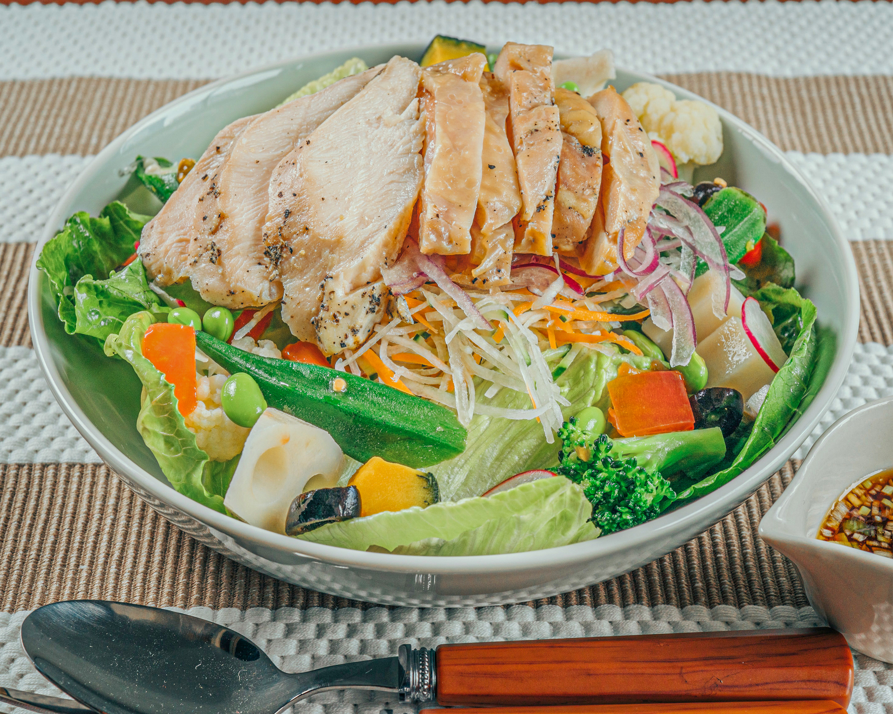 高たんぱく・糖質制限カオマンガイ 東京鶏飯食堂 野菜たっぷりサラダカオマンガイ(もも肉＆むね肉) Salad Khaomangai(Thigh＆Breast)