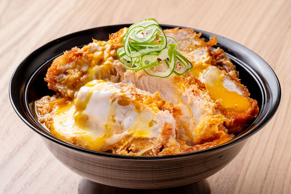 かつ丼屋 のぶお 山形豚の特上ヒレかつ丼