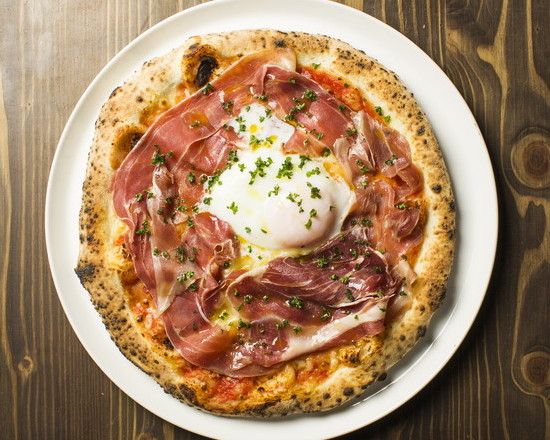 半熟卵と生ハムのビスマルクピッツァ