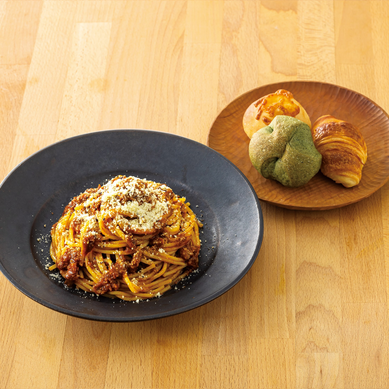 鎌倉パスタ 109.ボロネーゼ<パン3個付き>