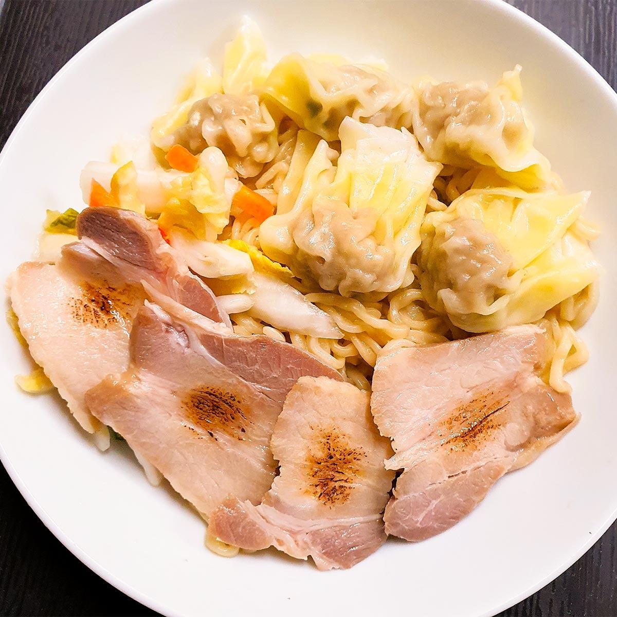 台湾小籠包 叉焼ワンタン麵