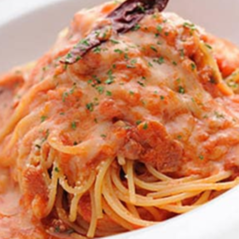 トラットリア シェ ラパン 人気！ベーコンと濃厚とろけるチーズのトマトソース スパゲッティ