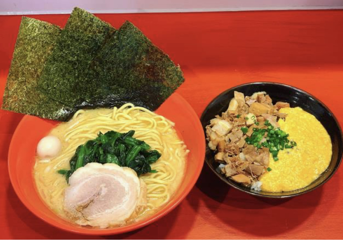 横浜家系ラーメン赤家人気No.2 ラーメン+豚飯 120円お得