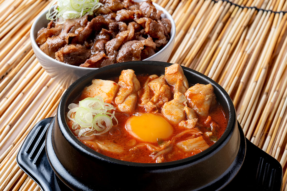 韓国カルビ丼とスンドゥブ 洞山 鶏ももスンドゥブ～ミニカルビ丼セット～