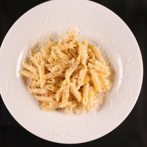 トラットリア クアルト 4種チーズソースのペンネ