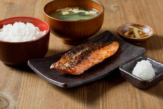 しんぱち食堂人気No.2 サーモン西京漬け定食