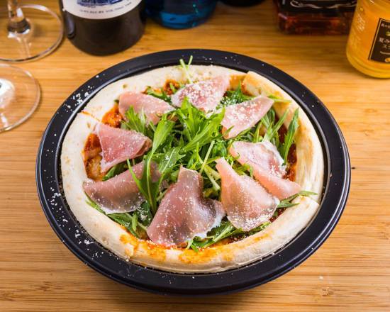 オリーブと生ハムのグリーンピザ Green Pizza with Olives and Uncured Ham