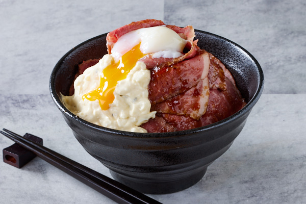 濃厚ローストビーフとハラミ丼「タルビー」 【肉増し2倍】温玉タルタルローストビーフ丼 Ex Large Tartar Soft-Boiled Egg Roast Beef Bowl