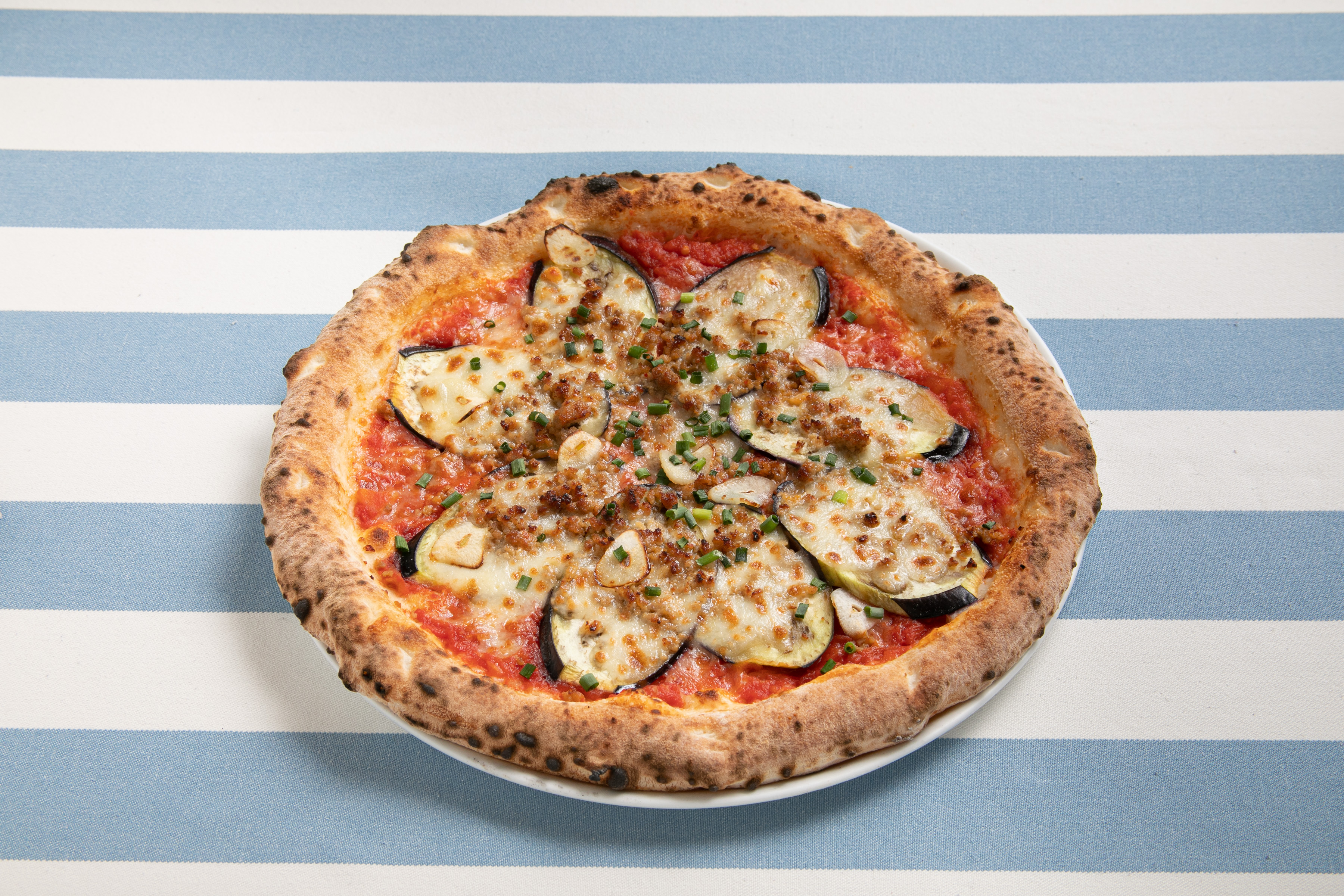 ピッツェリア マルデナポリ 季節野菜と挽肉のガーリックピッツァ