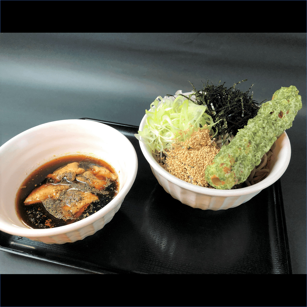 なぜ蕎麦にラー油を入れるのか。 ちくわ天鶏そば