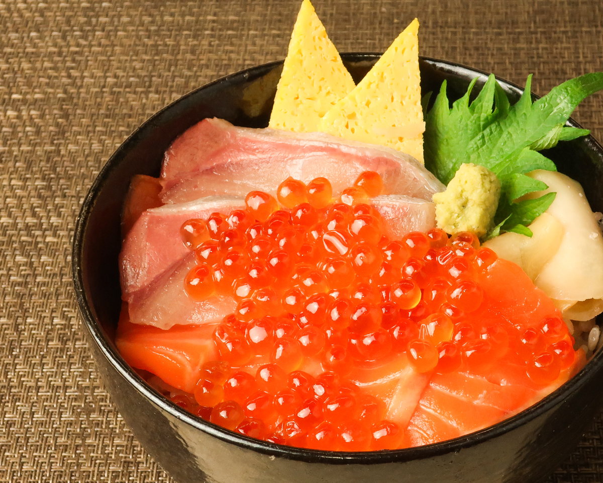 職人のシャリで食べるまぐろ丼 まぐろ近衛 はまち・サーモン丼 いくらぶっかけ