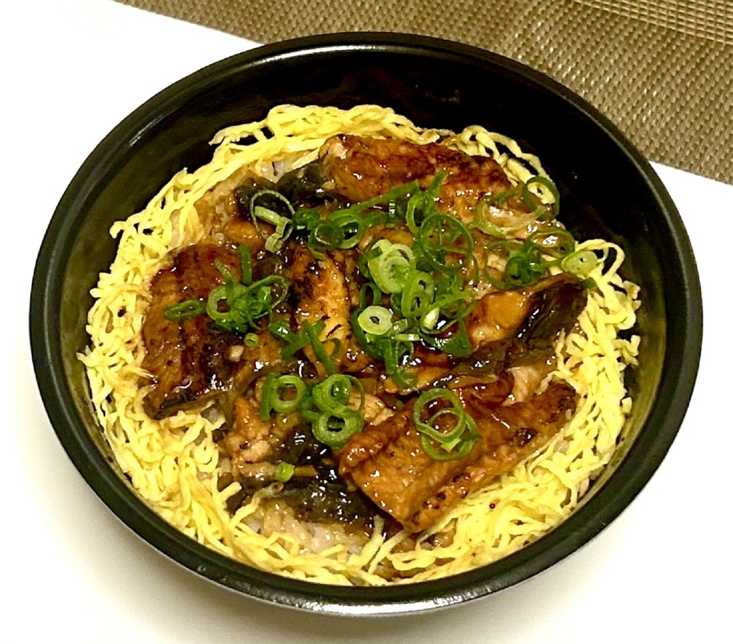 魚丼 うなぎの蒲焼き切り落とし-並盛-