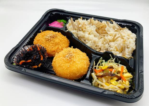 楽万コロッケ 楽万弁当 ① (特上コロッケとずわい蟹のクリームコロッケ)