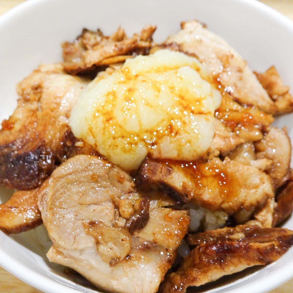 ぶた家 特製ダレがけ生ニンニク豚丼