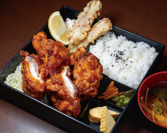 小雀弥 -こがらや- 黒門から揚げ弁当【特大2個入】(味噌汁付)