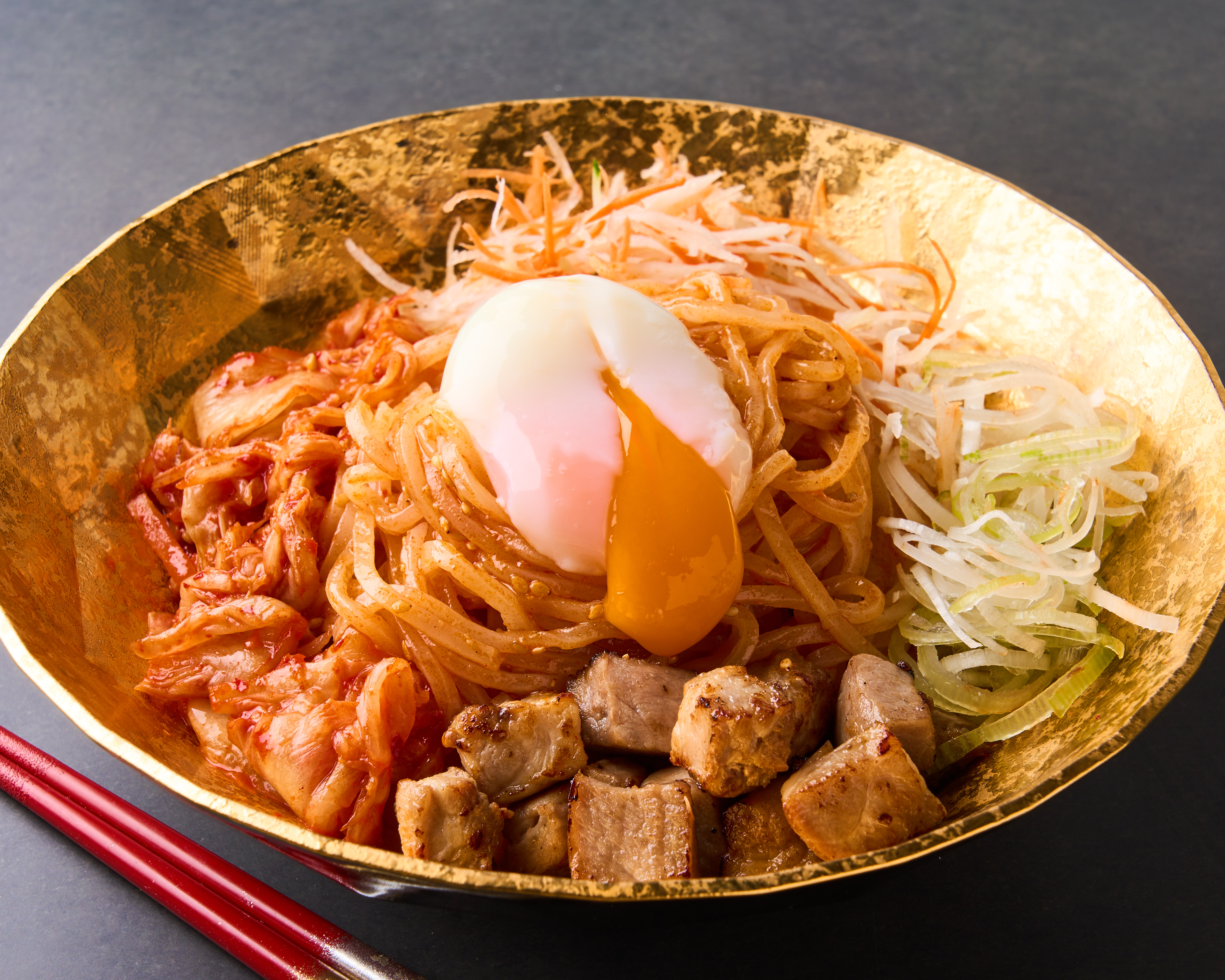 東京冷麺スタンド 温玉のせビビン麺 Hot Spring Eggs Bibim Noodles