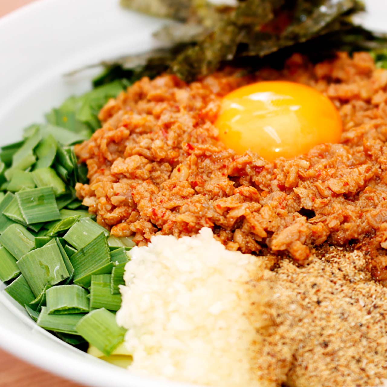 デリズ 台湾まぜそば(麺特盛) 生鶏卵・ラー油・酢付き タレ2倍≪2961≫