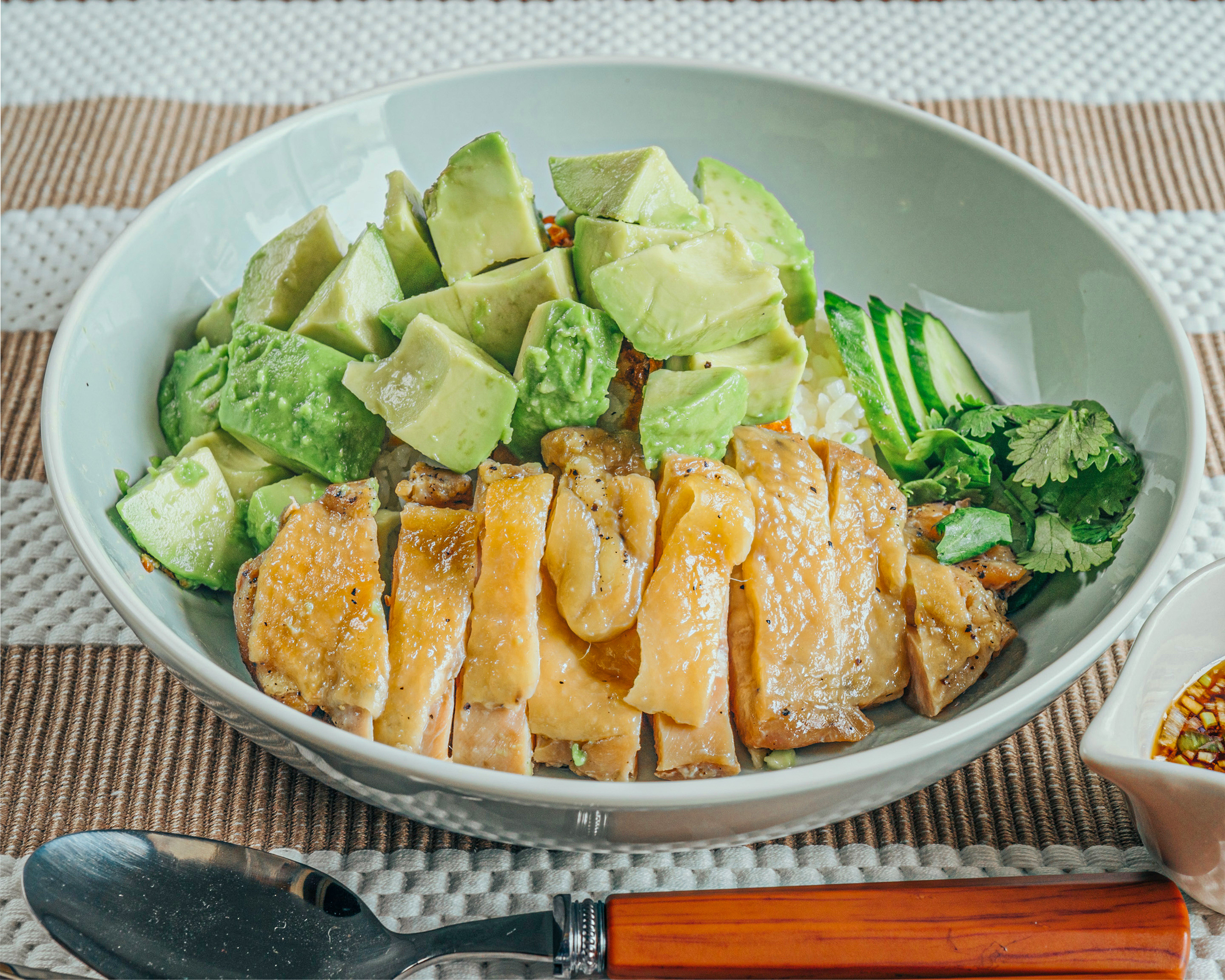 高たんぱく・糖質制限カオマンガイ 東京鶏飯食堂 【アボカドのせ】カオマンガイ(もも肉) [Avocado] Khaomangai(Thight)